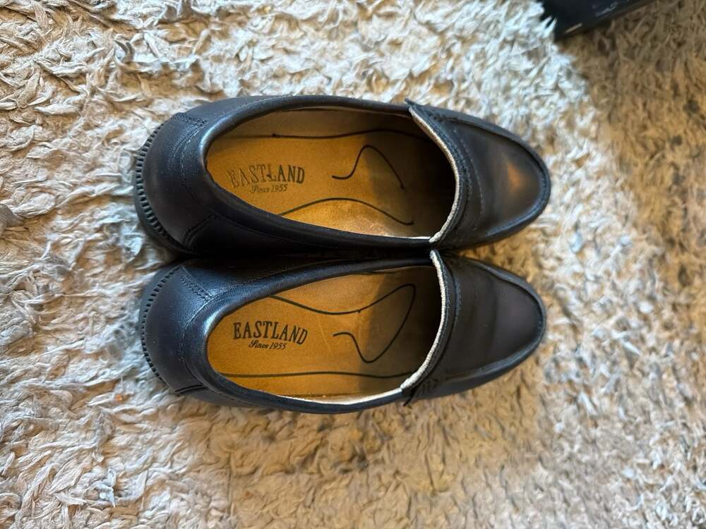 Eastland Newbury Women's Black Leather Lug Sole Penny Loafers Size 7M - Picture 2 of 4